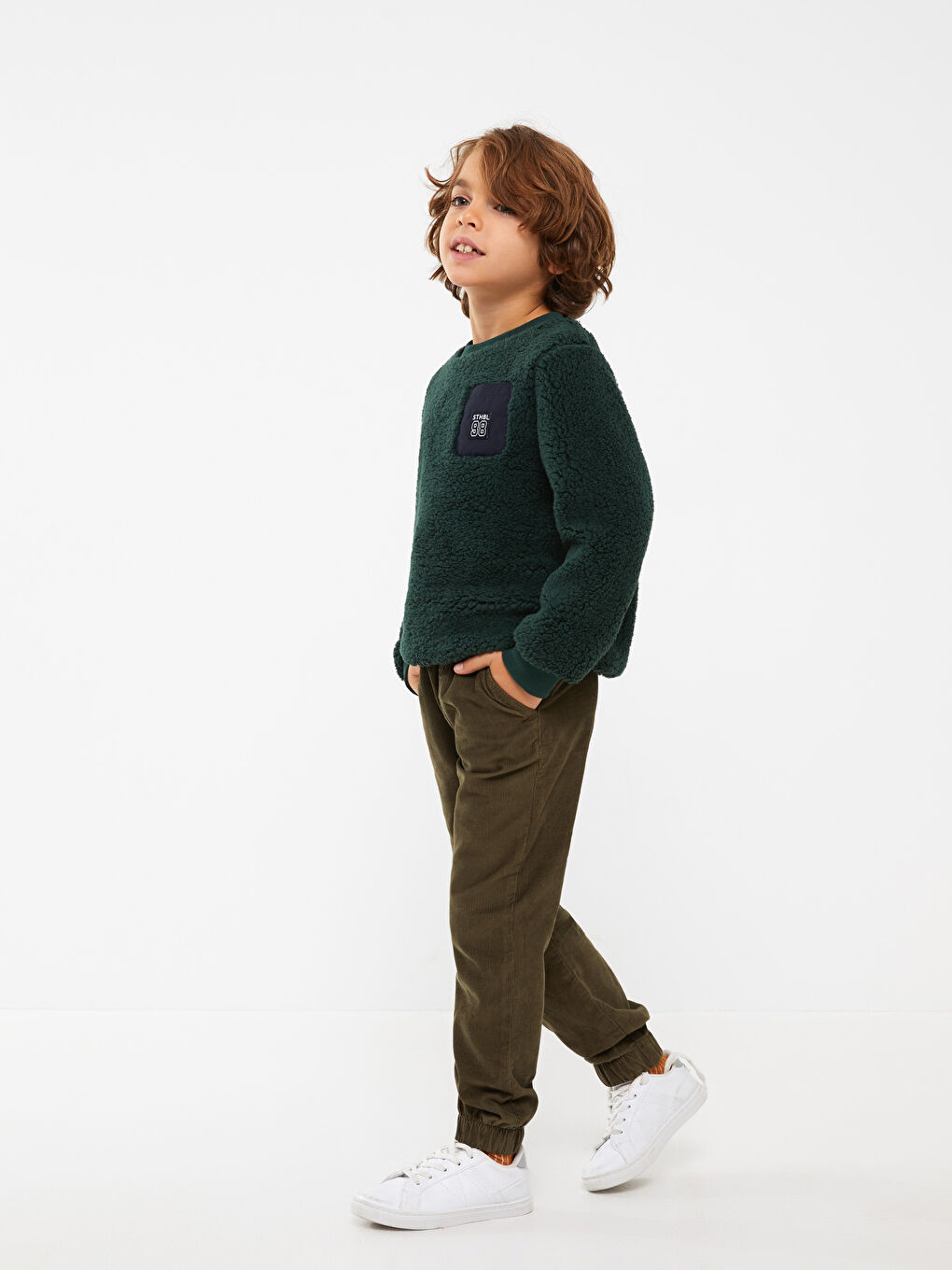 بنطلون رياضي ولادي قطيفة بخصر مطاطي سادة-1