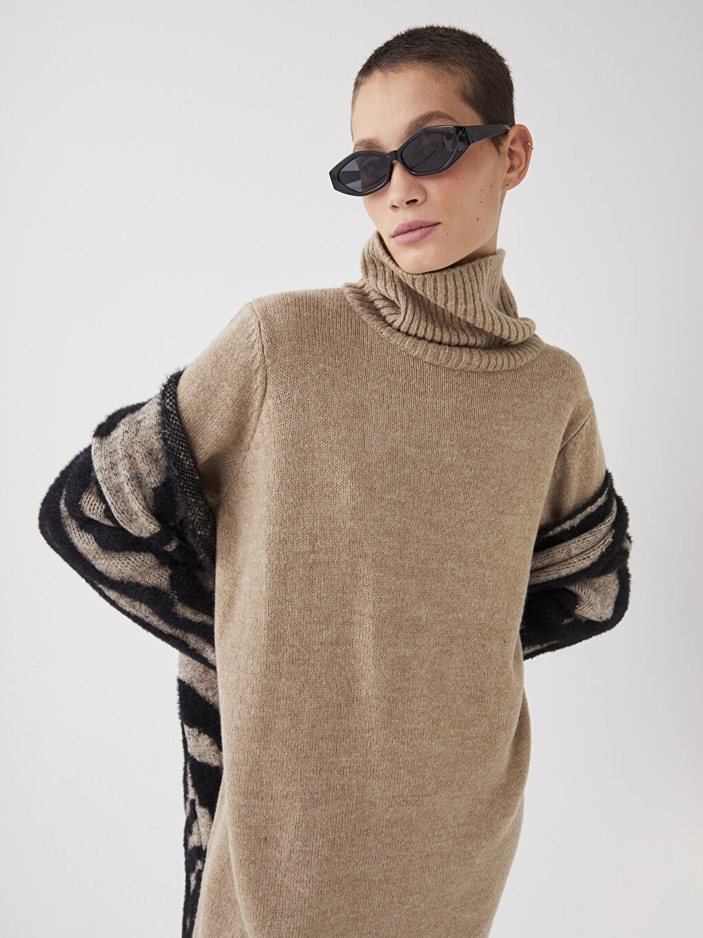 Bej Balıkçı Yaka Düz Uzun Kollu Kadın Triko Elbise-4