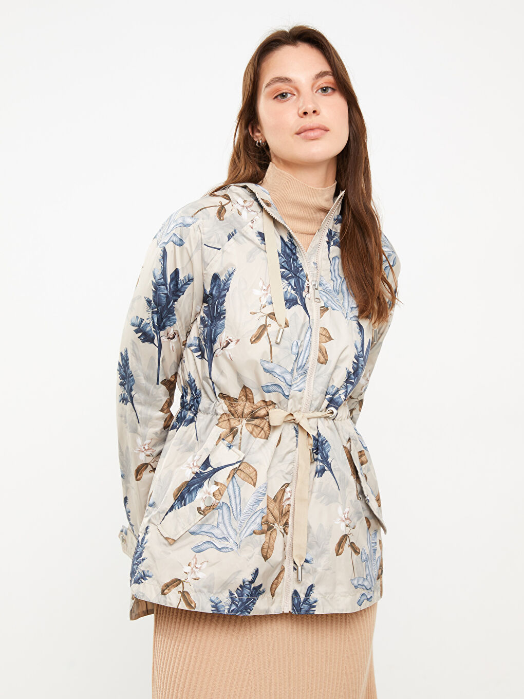 Bej Kapüşonlu Desenli Kadın Yağmurluk