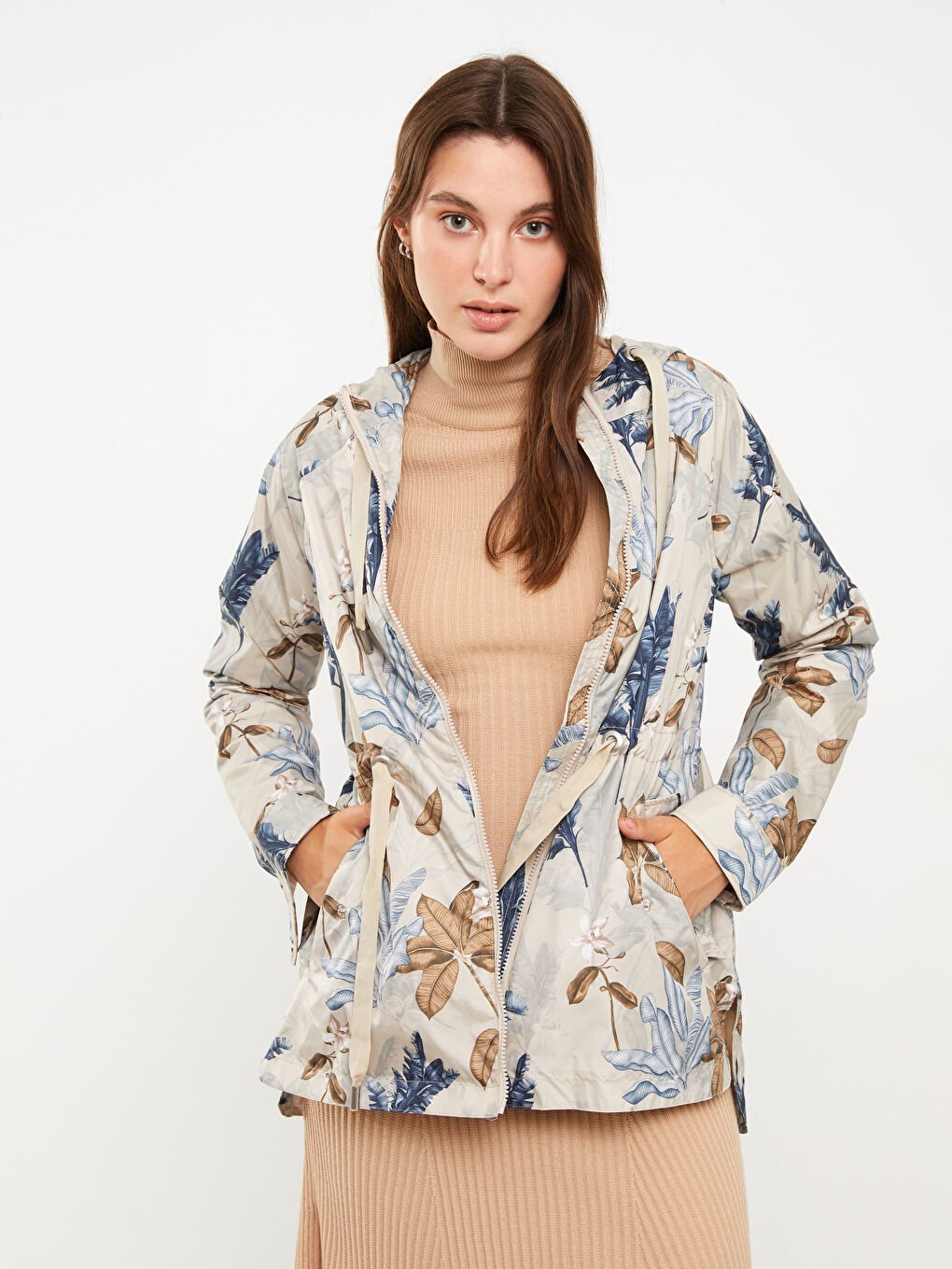 Bej Kapüşonlu Desenli Kadın Yağmurluk-2