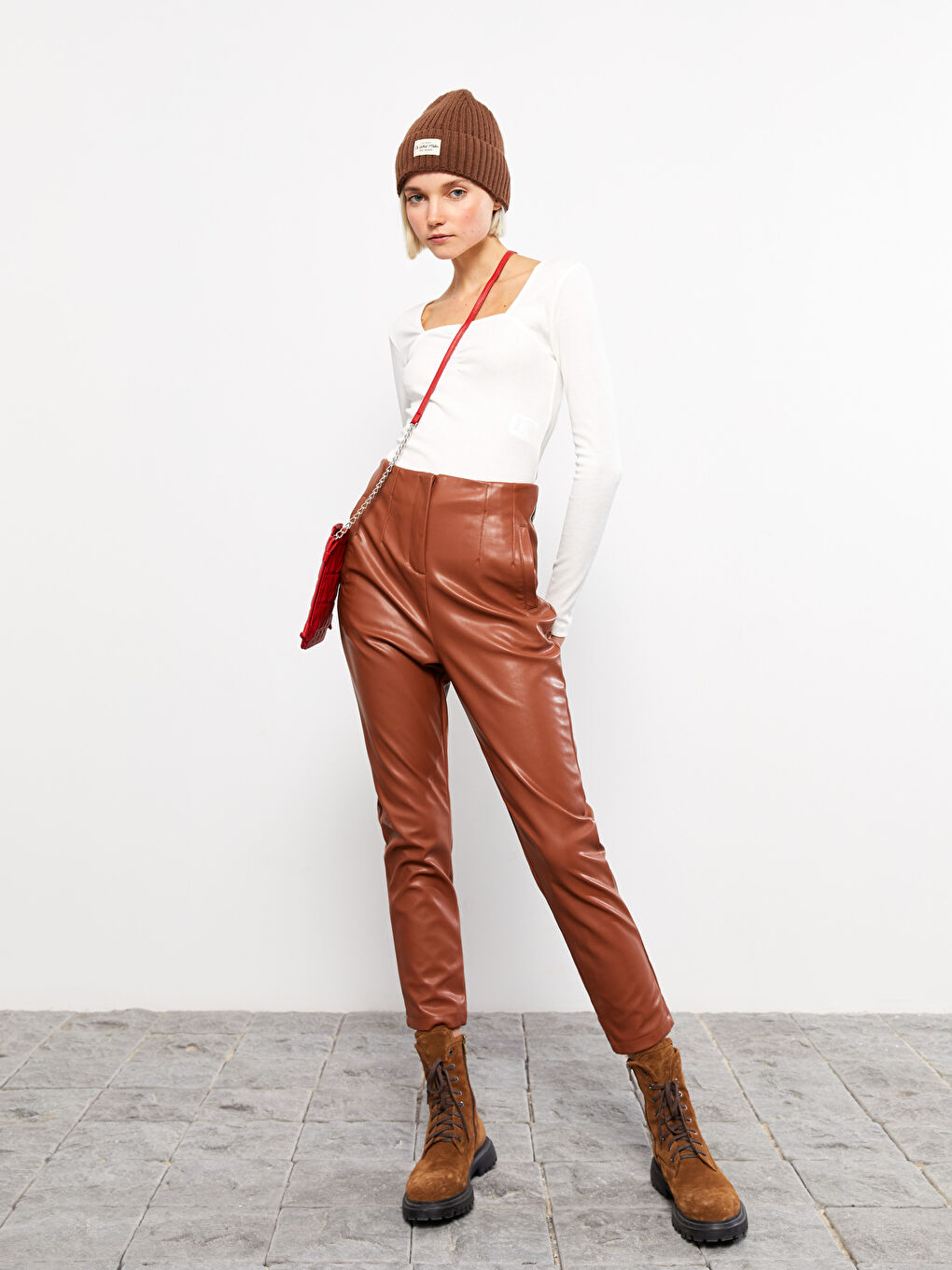 بنطلون جلد صناعي رفيع للسيدات