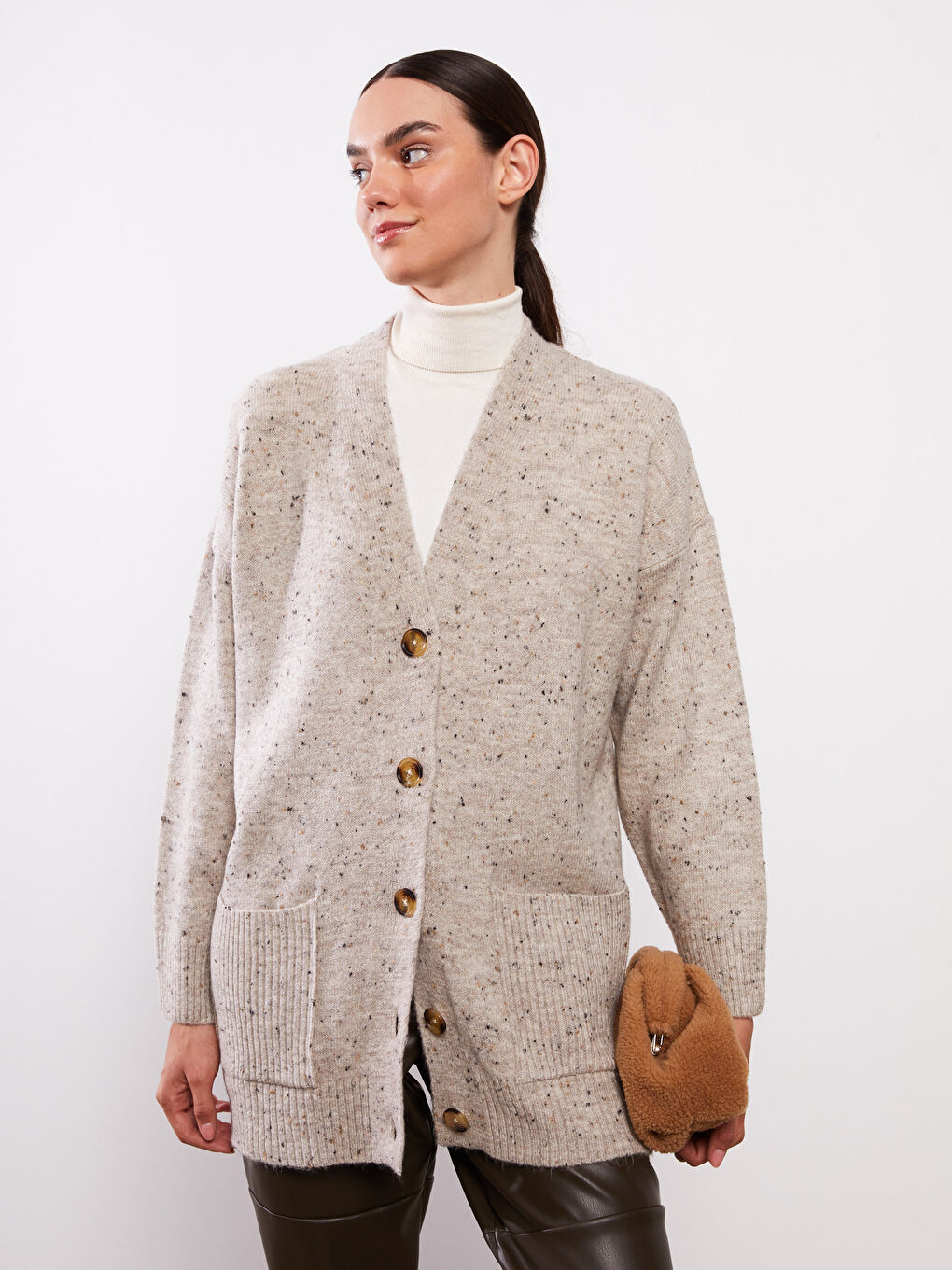 Bej V Yaka Desenli Kadın Triko Hırka