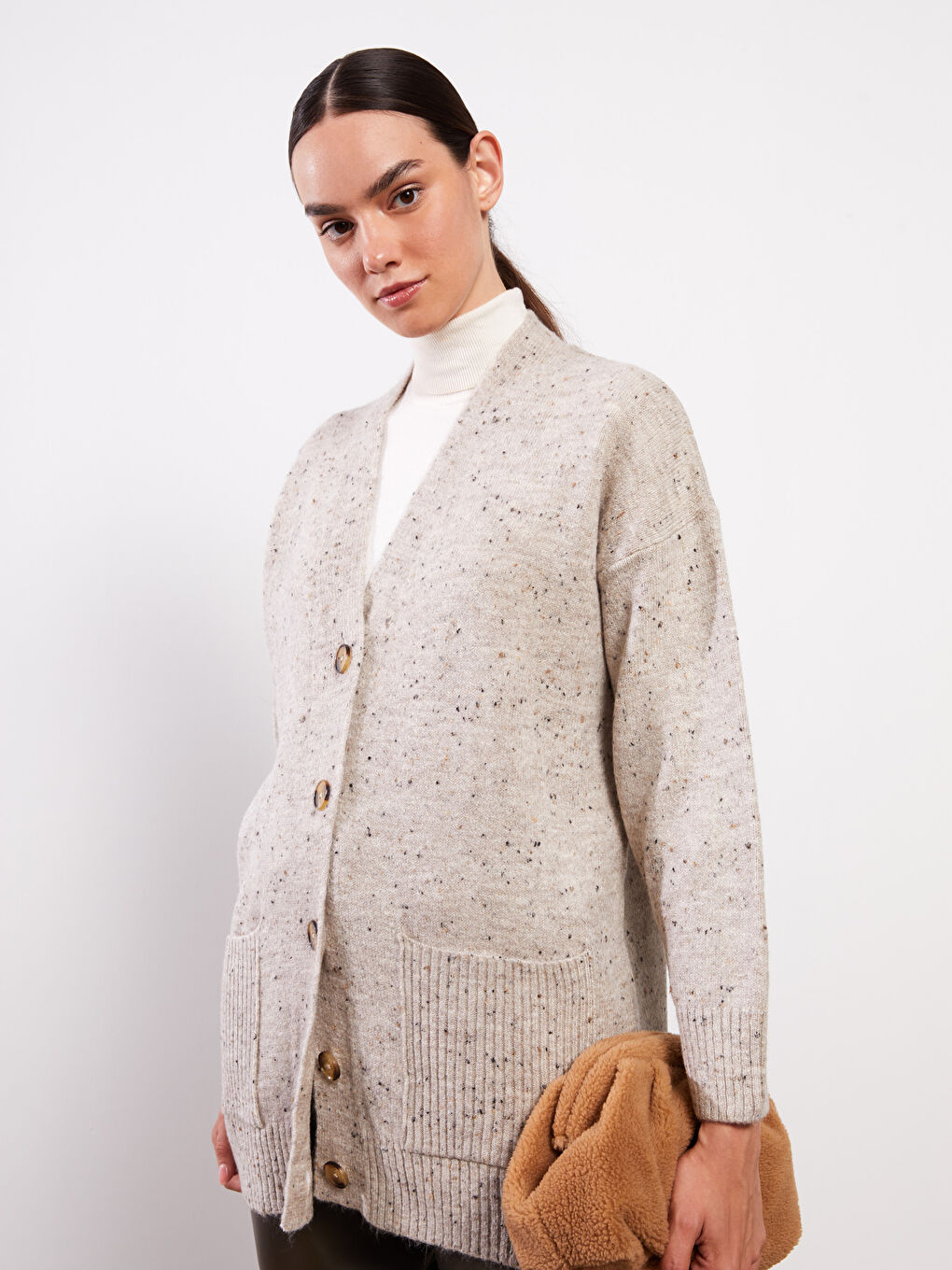 Bej V Yaka Desenli Kadın Triko Hırka-1