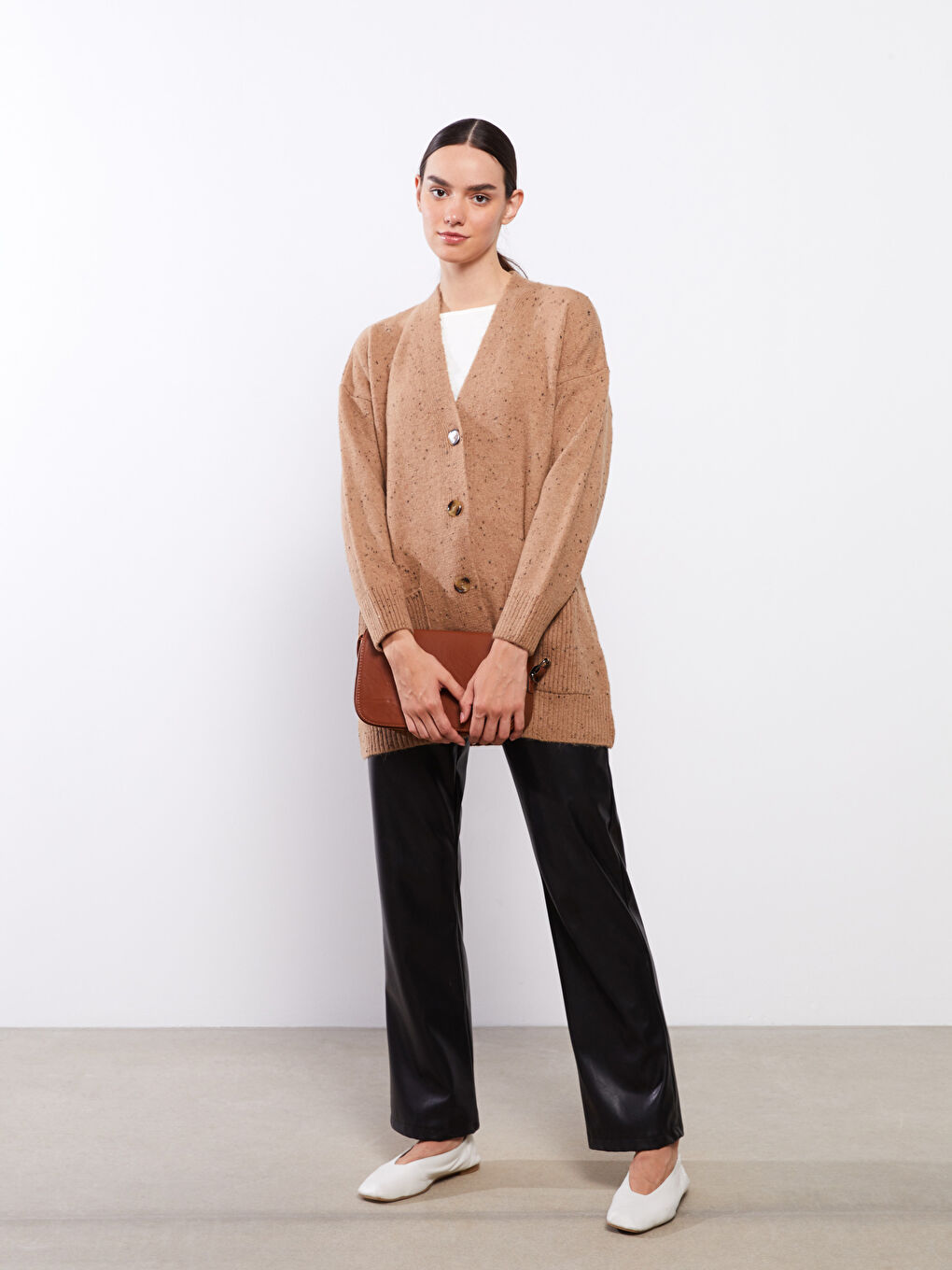 Bej V Yaka Desenli Kadın Triko Hırka-3