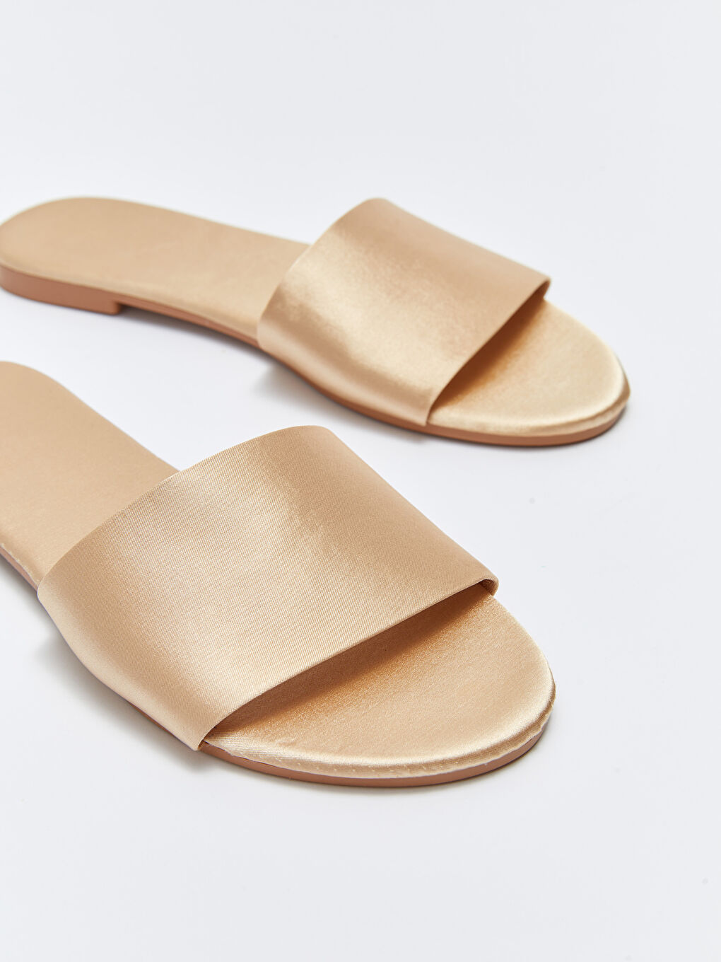 Bej Tek Bantlı Kadın Terlik-2