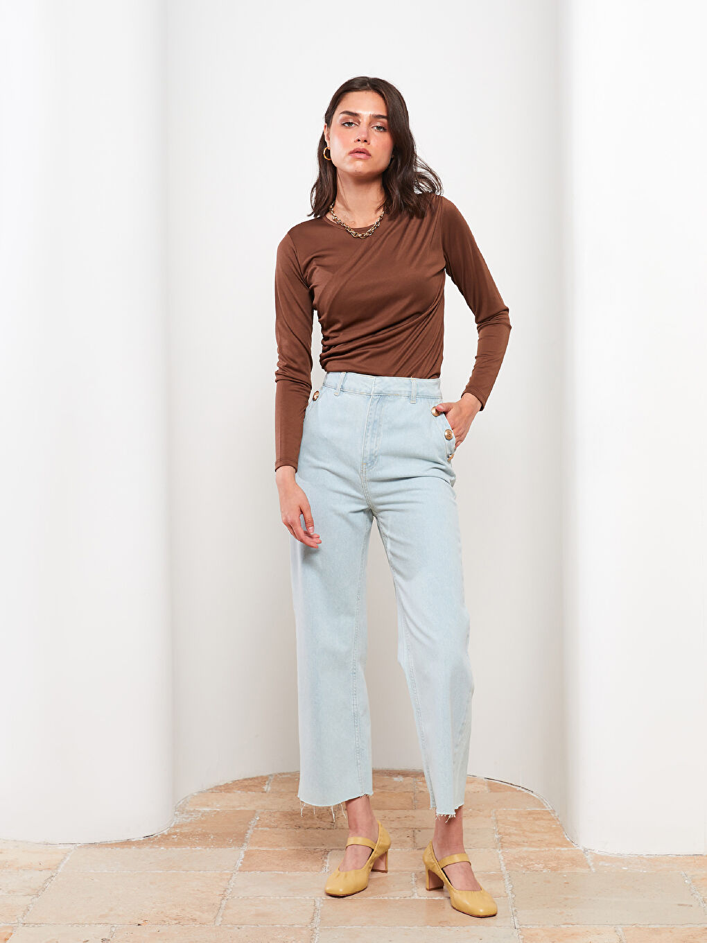 Женская футболка с круглым вырезом и рюшами с длинными рукавами