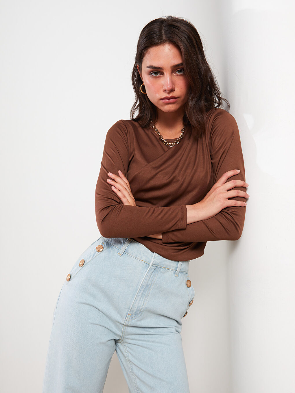 Женская футболка с круглым вырезом и рюшами с длинными рукавами-1