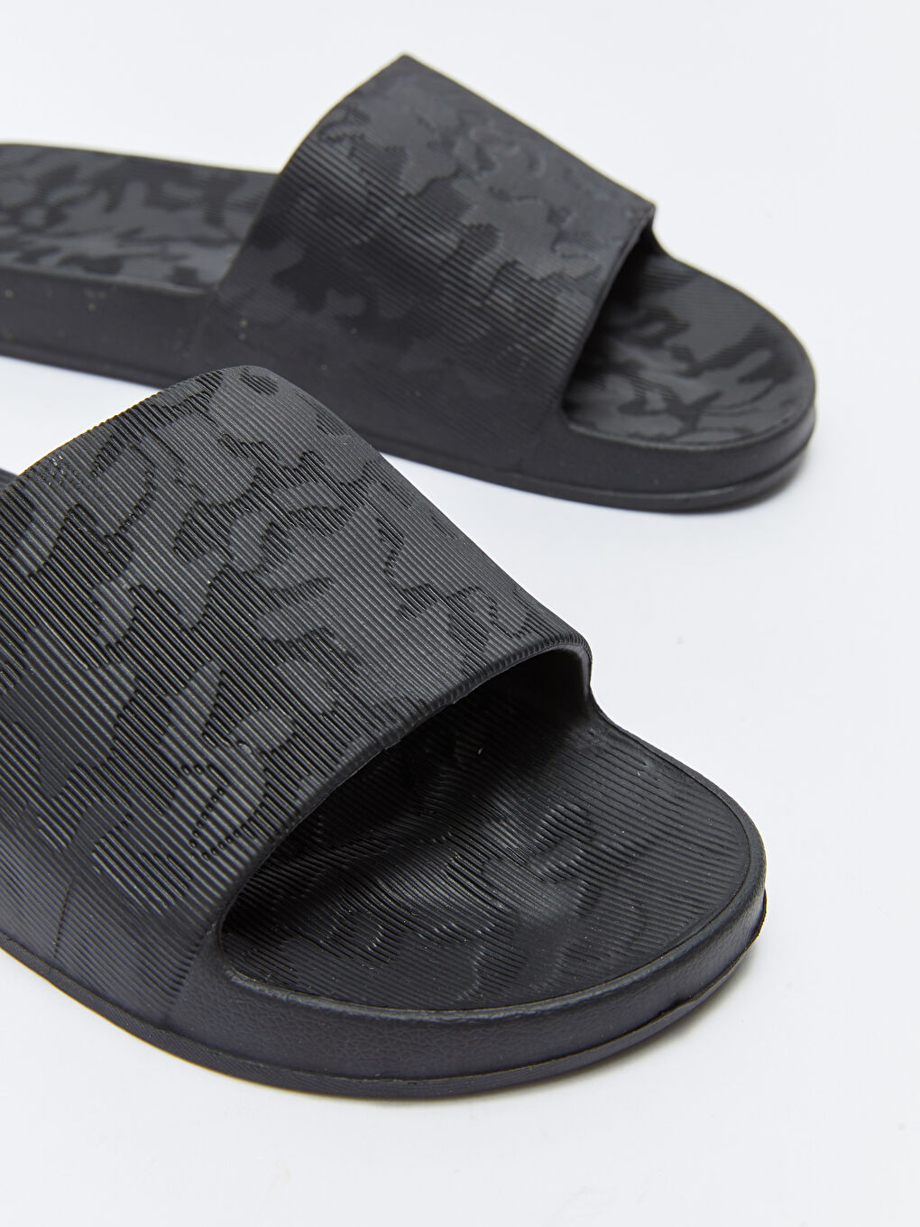 Siyah Kamuflaj Baskılı Tek Bantlı Erkek Terlik-2