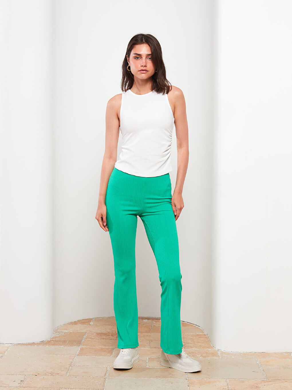 Yeşil Beli Lastikli Düz İspanyol Paça Kadın Pantolon-3