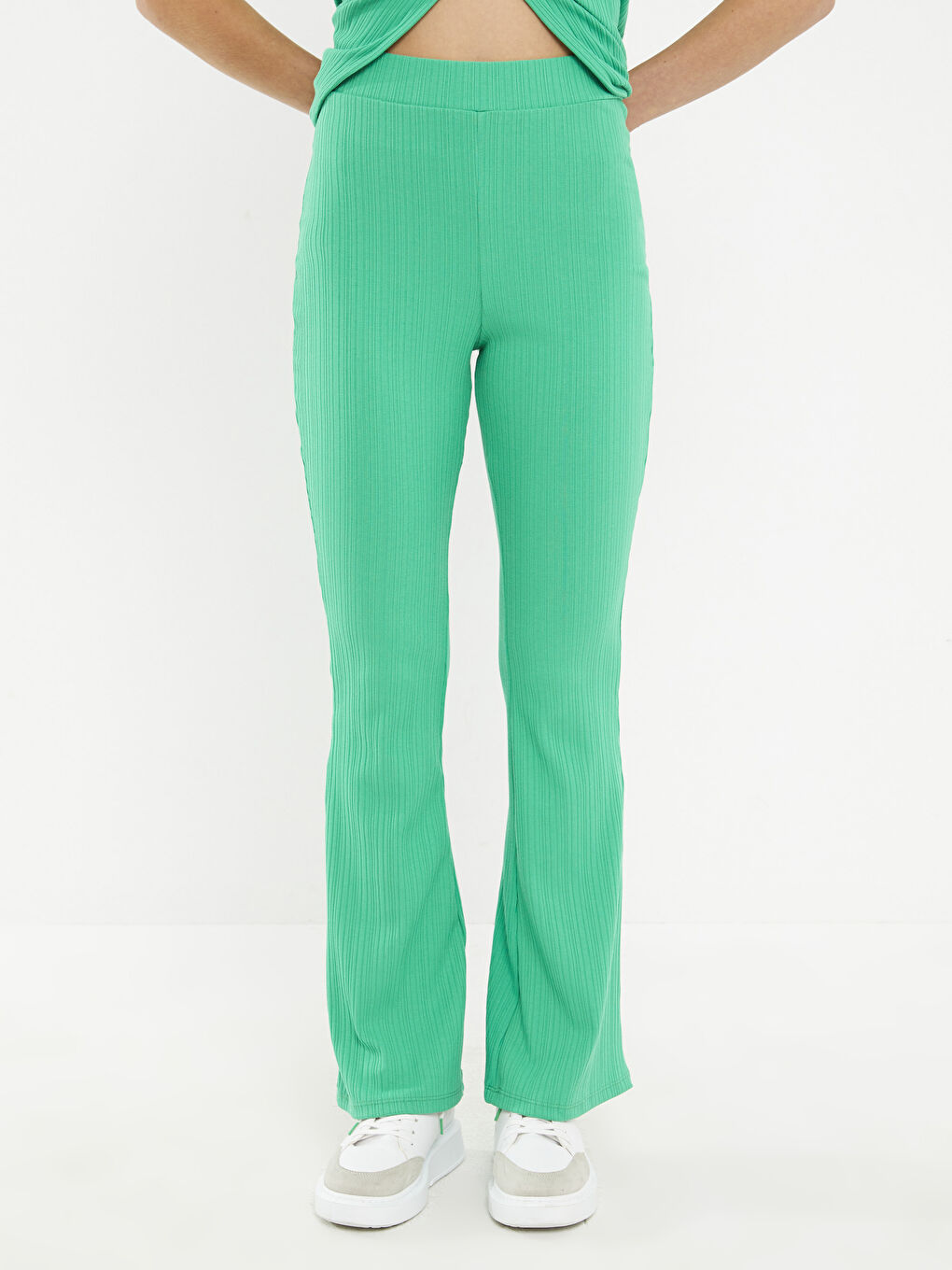 Yeşil Beli Lastikli Düz İspanyol Paça Kadın Pantolon-4