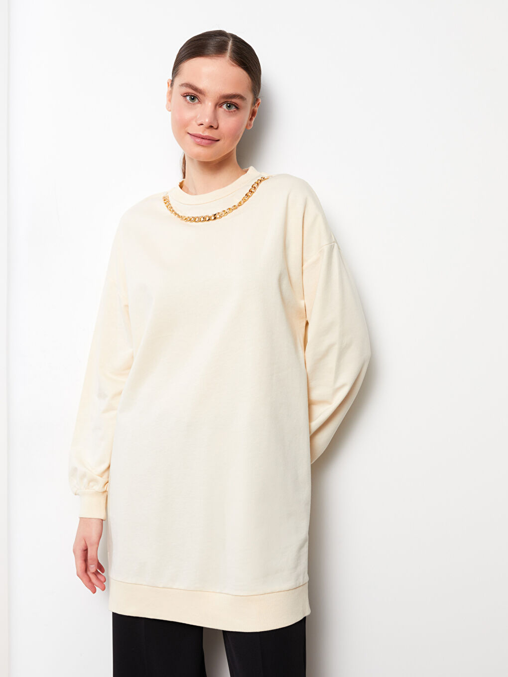 LCW Modest Ekru Bisiklet Yaka Zincir Detaylı Uzun Kollu Kadın Sweatshirt Tunik