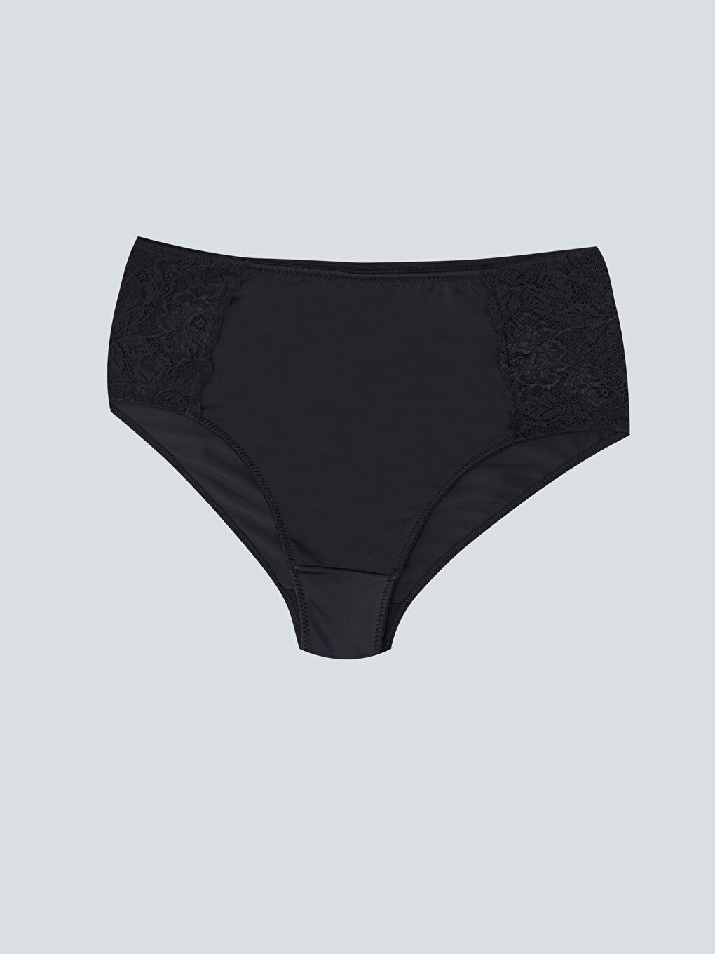 بناطيل داخلية كلاسيكية بتفاصيل دانتيل مقاس كبير