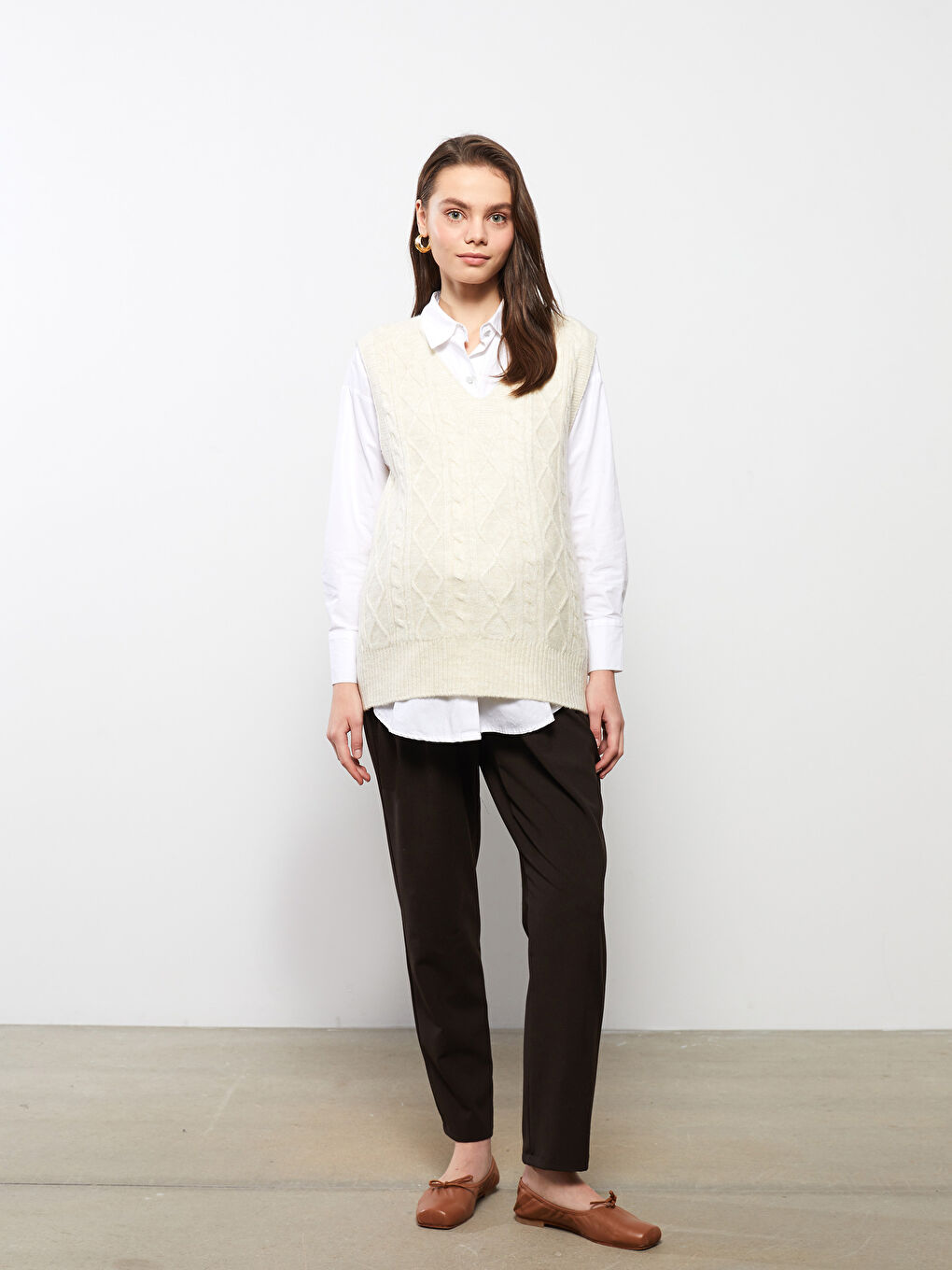 LCWAIKIKI Maternity V Neck Self Patterned Knitwear Maternity Sweater -W2GE78Z8-S23