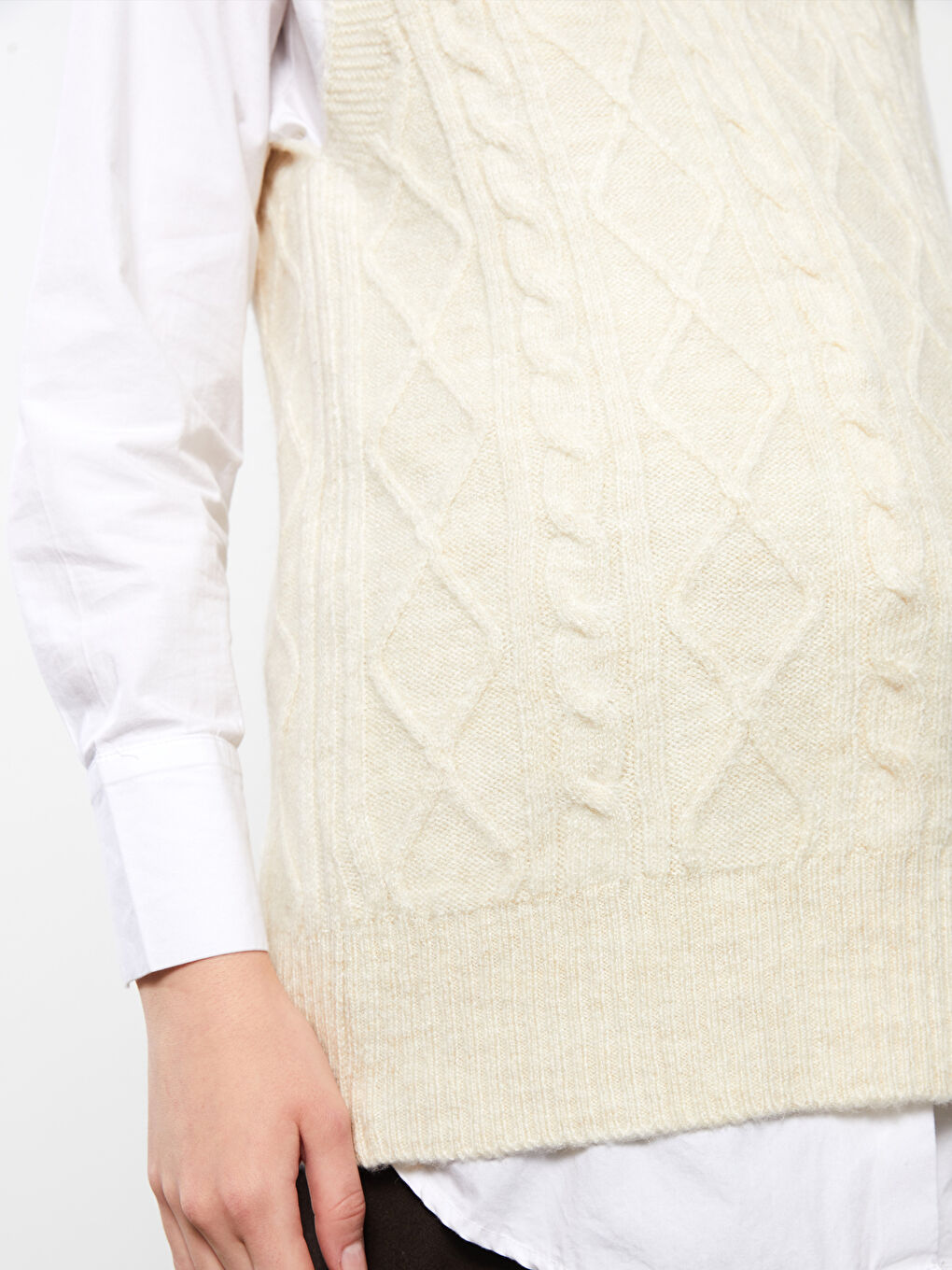 LCWAIKIKI Maternity V Neck Self Patterned Knitwear Maternity Sweater -W2GE78Z8-S23