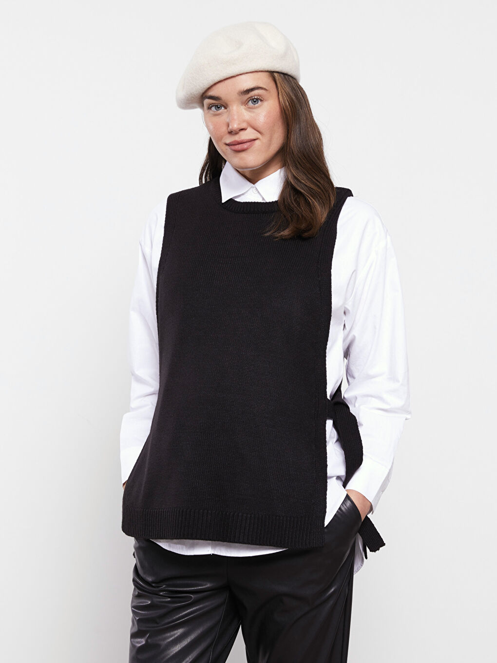 LCWAIKIKI Maternity Crew Neck Plain Maternity Knitwear Sweater Vest -W2GE81Z8-CVL