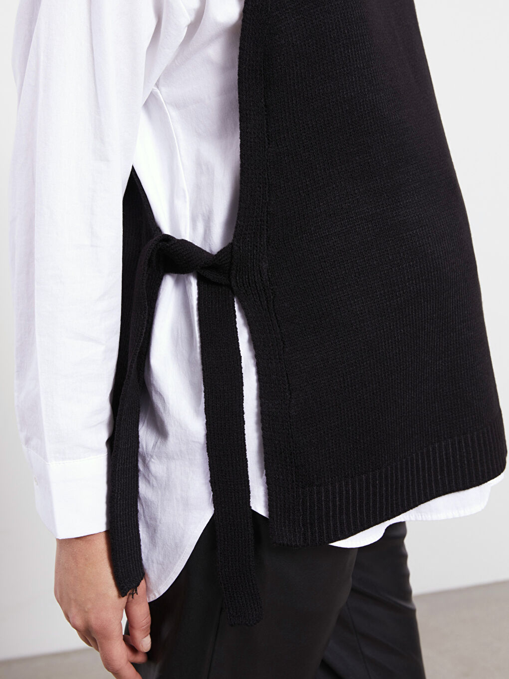 LCWAIKIKI Maternity Crew Neck Plain Maternity Knitwear Sweater Vest -W2GE81Z8-CVL