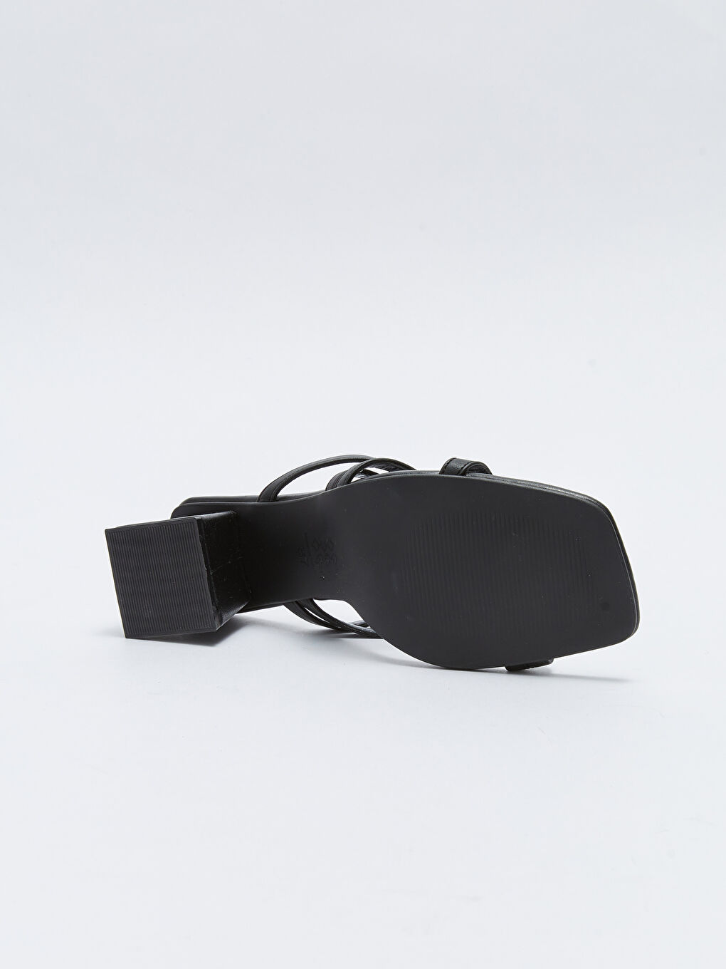 Siyah Deri Görünümlü İnce Bantlı Kadın Topuklu Terlik-3