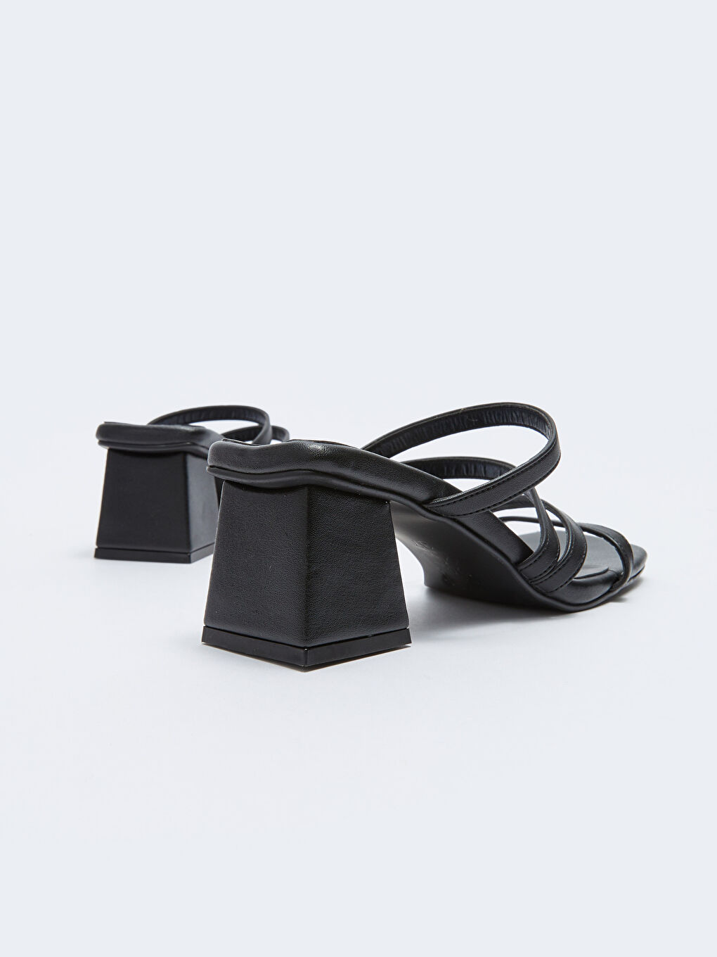 Siyah Deri Görünümlü İnce Bantlı Kadın Topuklu Terlik-4