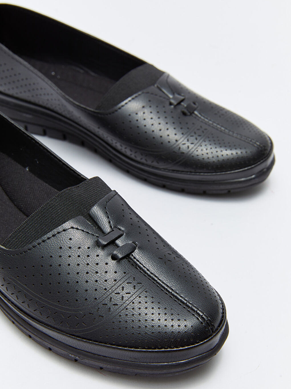 Siyah Deri Görünümlü Kadın Babet-2