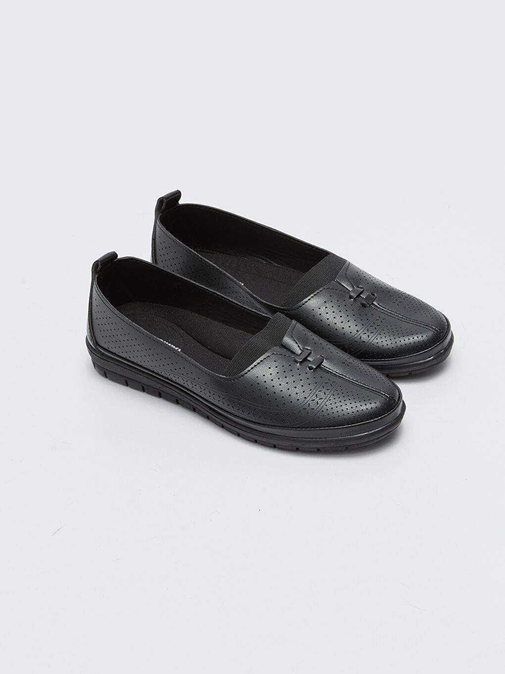 Siyah Deri Görünümlü Kadın Babet