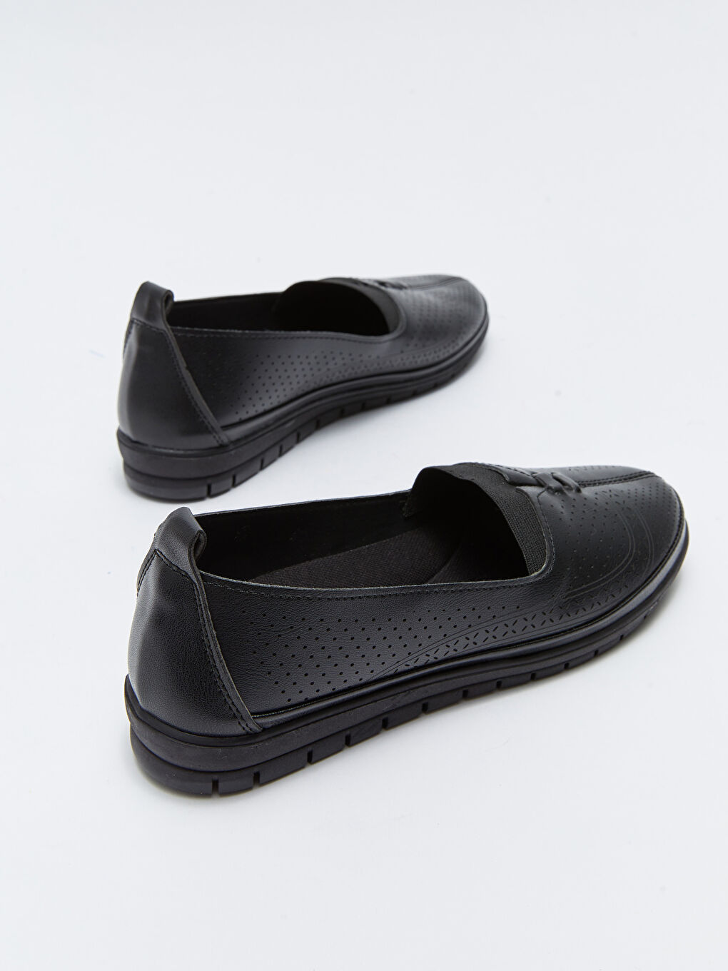 Siyah Deri Görünümlü Kadın Babet-4