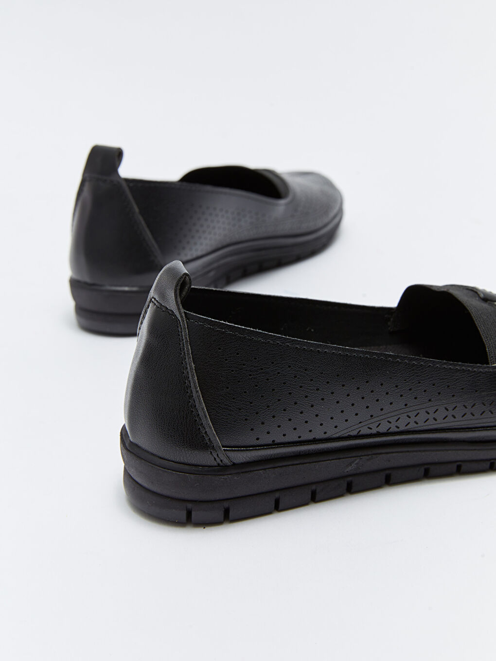 Siyah Deri Görünümlü Kadın Babet-5