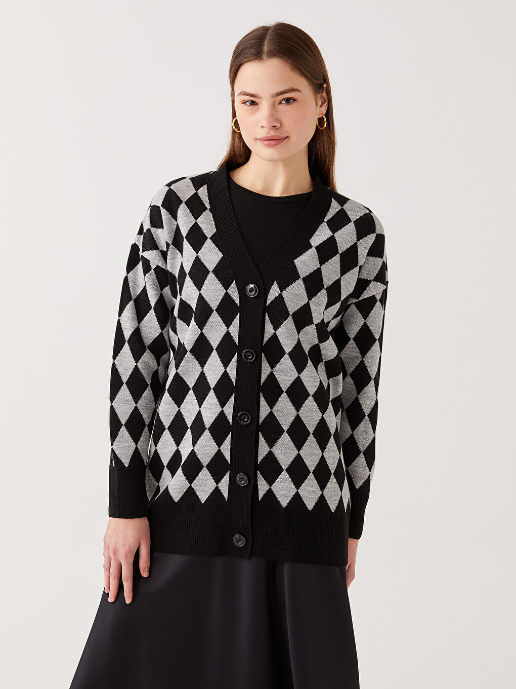 Siyah V Yaka Desenli Kadın Triko Hırka-1