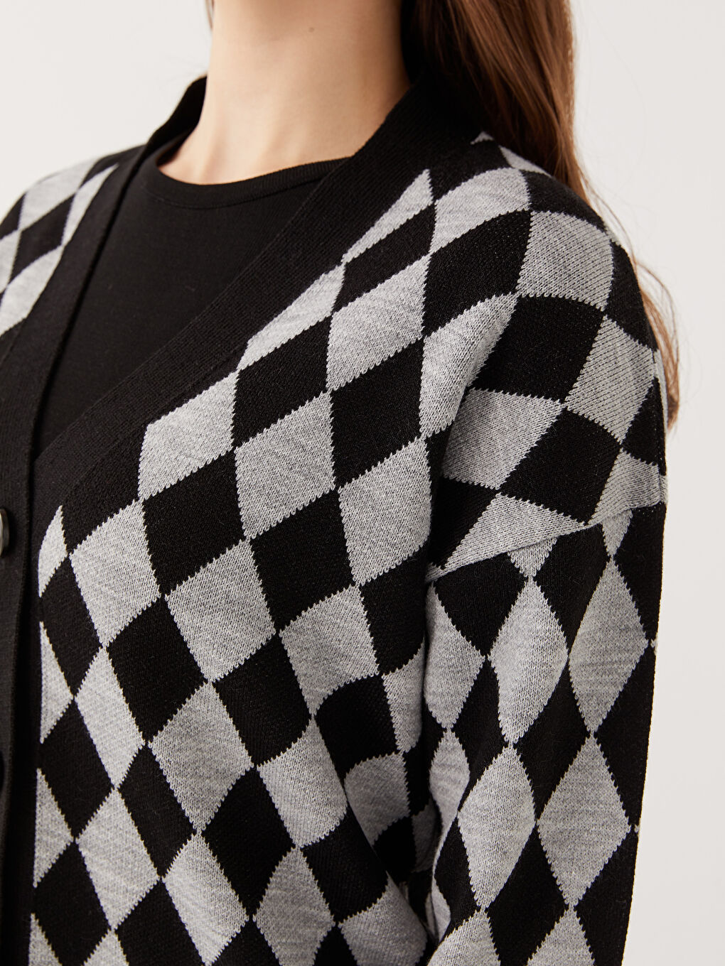 Siyah V Yaka Desenli Kadın Triko Hırka-3