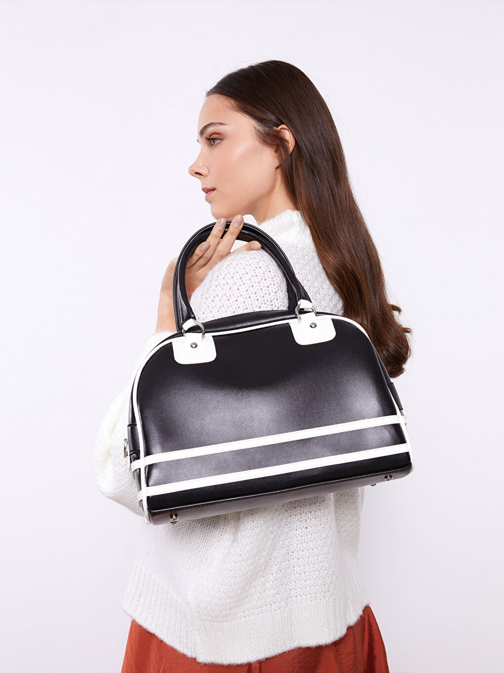 Siyah Deri Görünümlü Kadın Kol Çantası