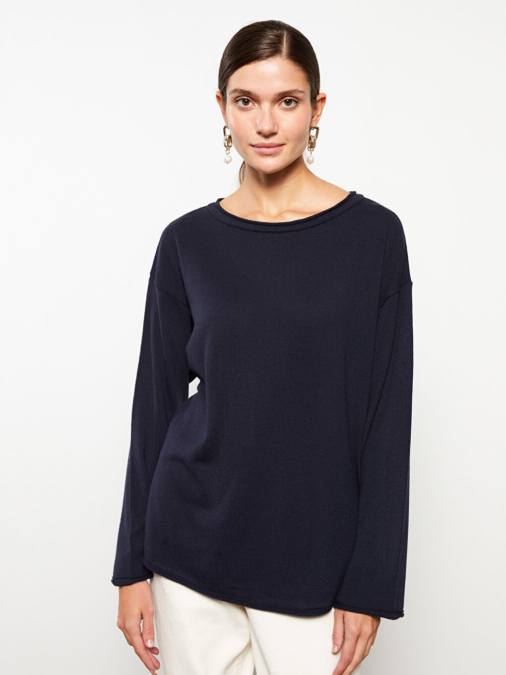 Женский трикотажный свитер с вырезом лодочкой и длинными рукавами-2