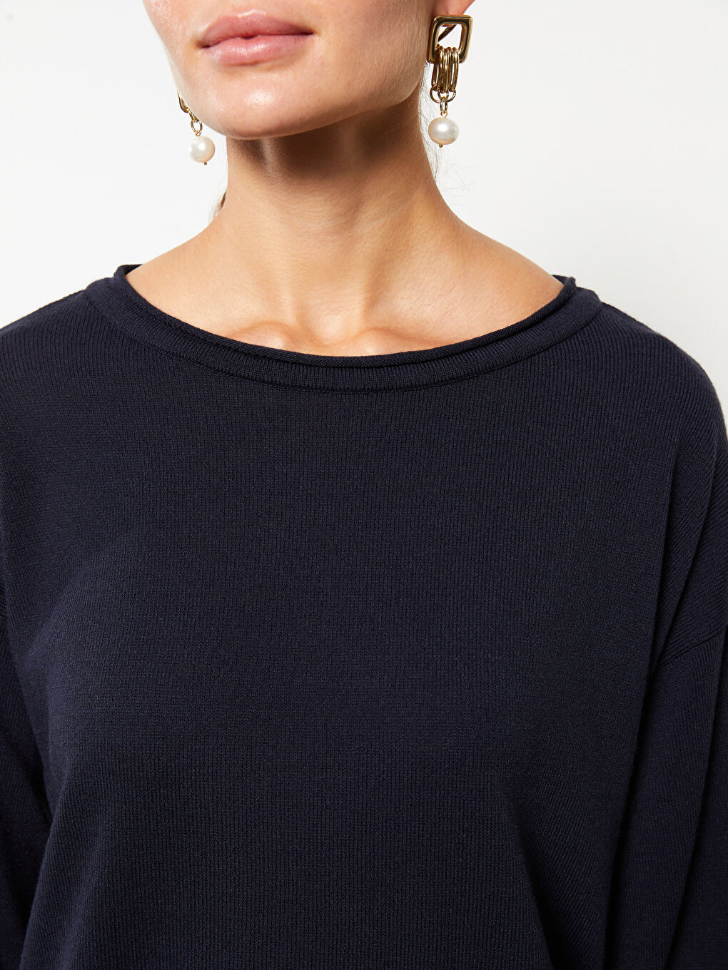 Женский трикотажный свитер с вырезом лодочкой и длинными рукавами-3