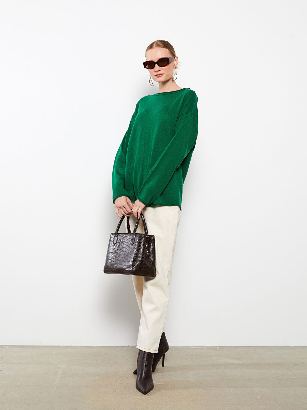 Yeşil Kayık Yaka Düz Uzun Kollu Kadın Triko Kazak-1