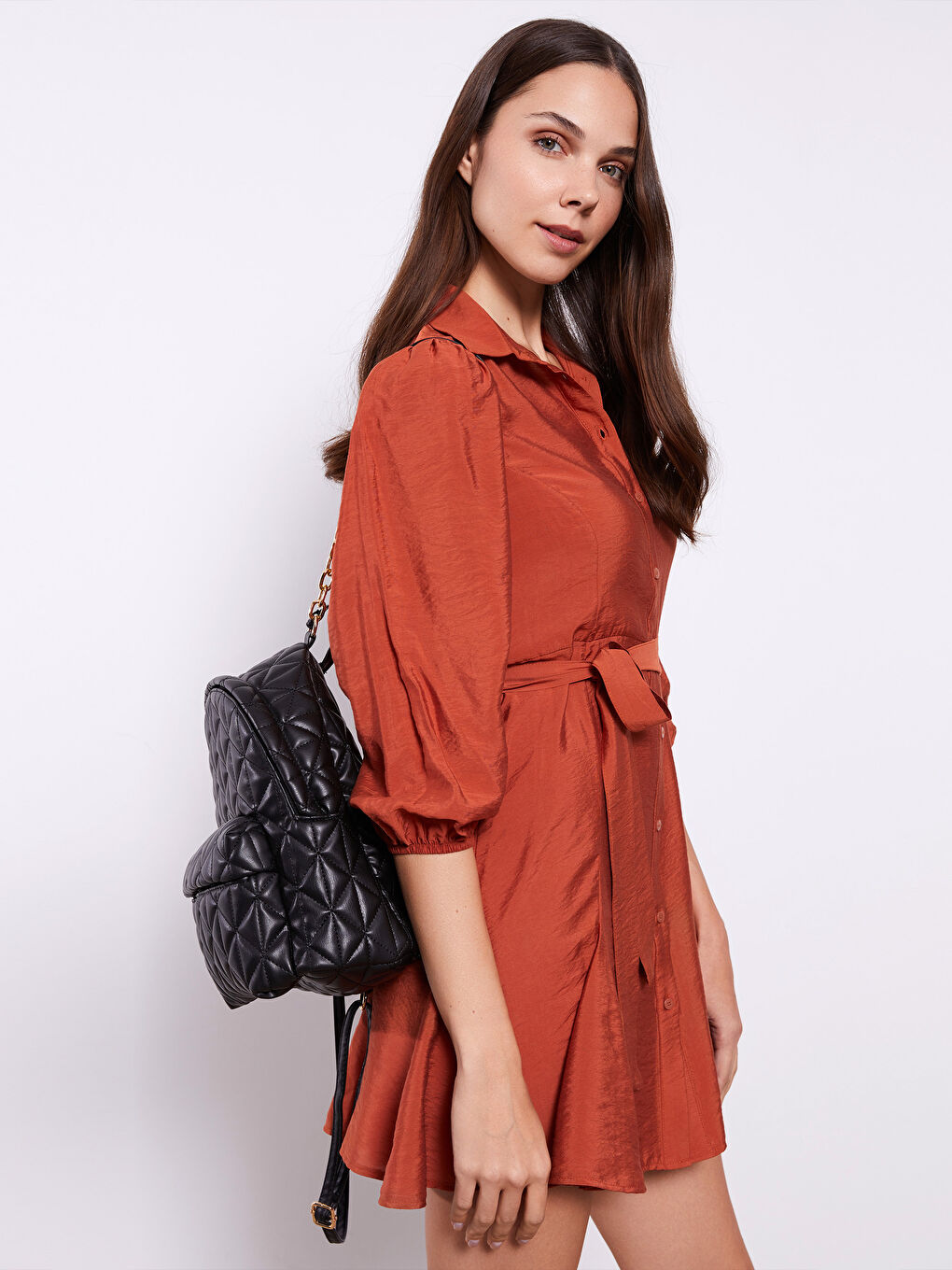 Siyah Deri Görünümlü Kapitoneli Kadın Sırt Çantası-1