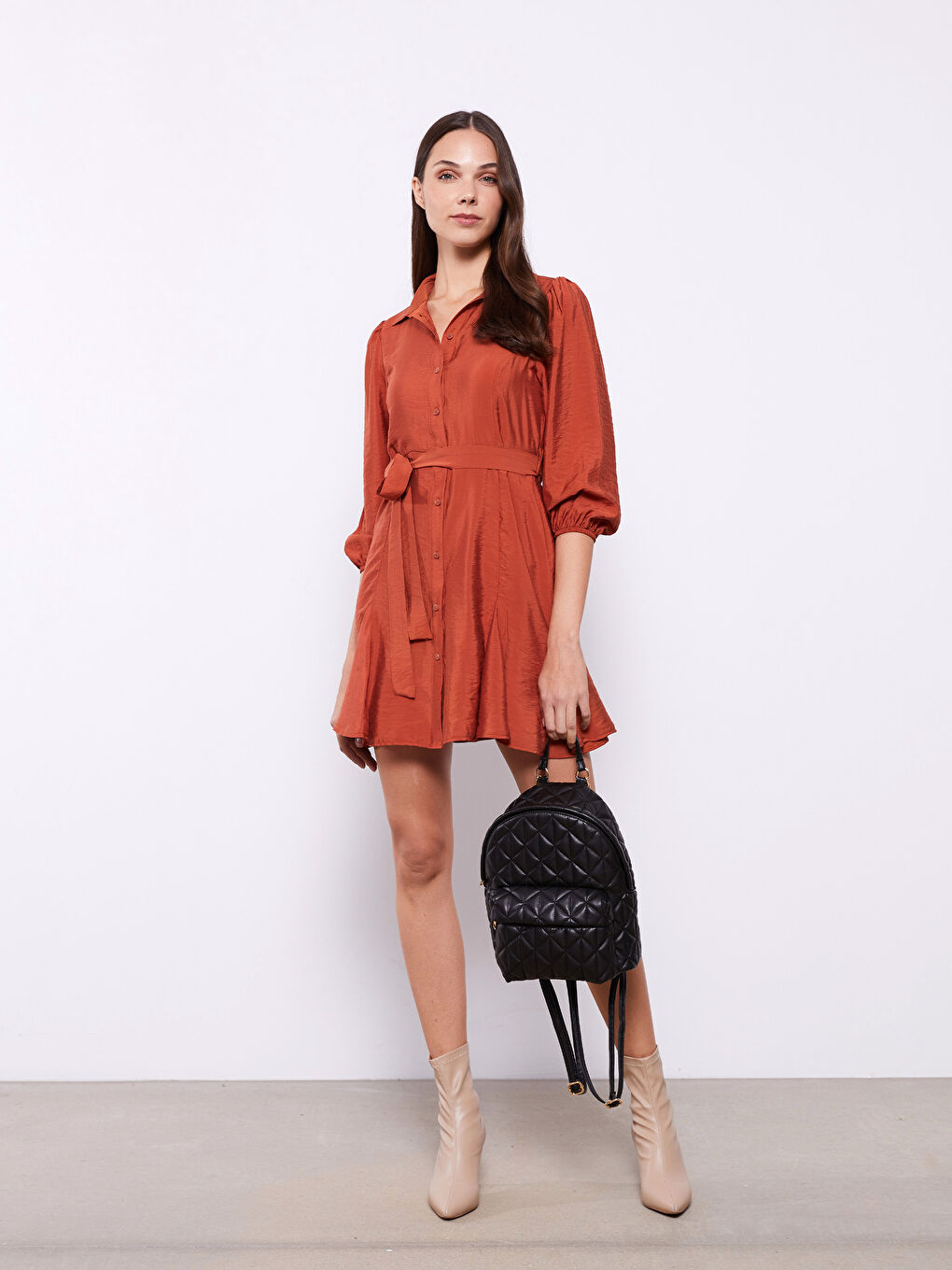 Siyah Deri Görünümlü Kapitoneli Kadın Sırt Çantası-2