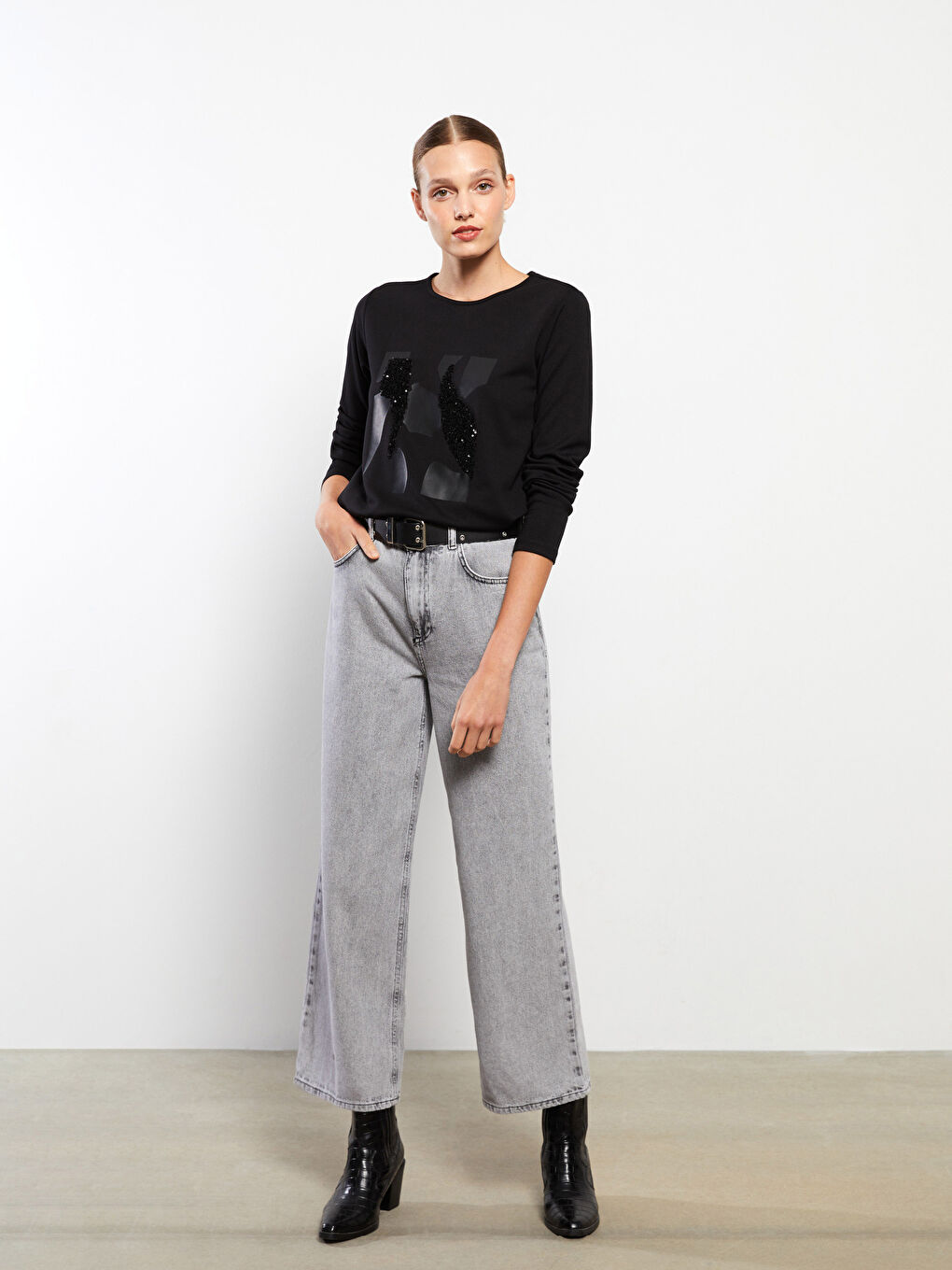 Siyah Bisiklet Yaka Pul Payet İşlemeli Uzun Kollu Kadın Tunik