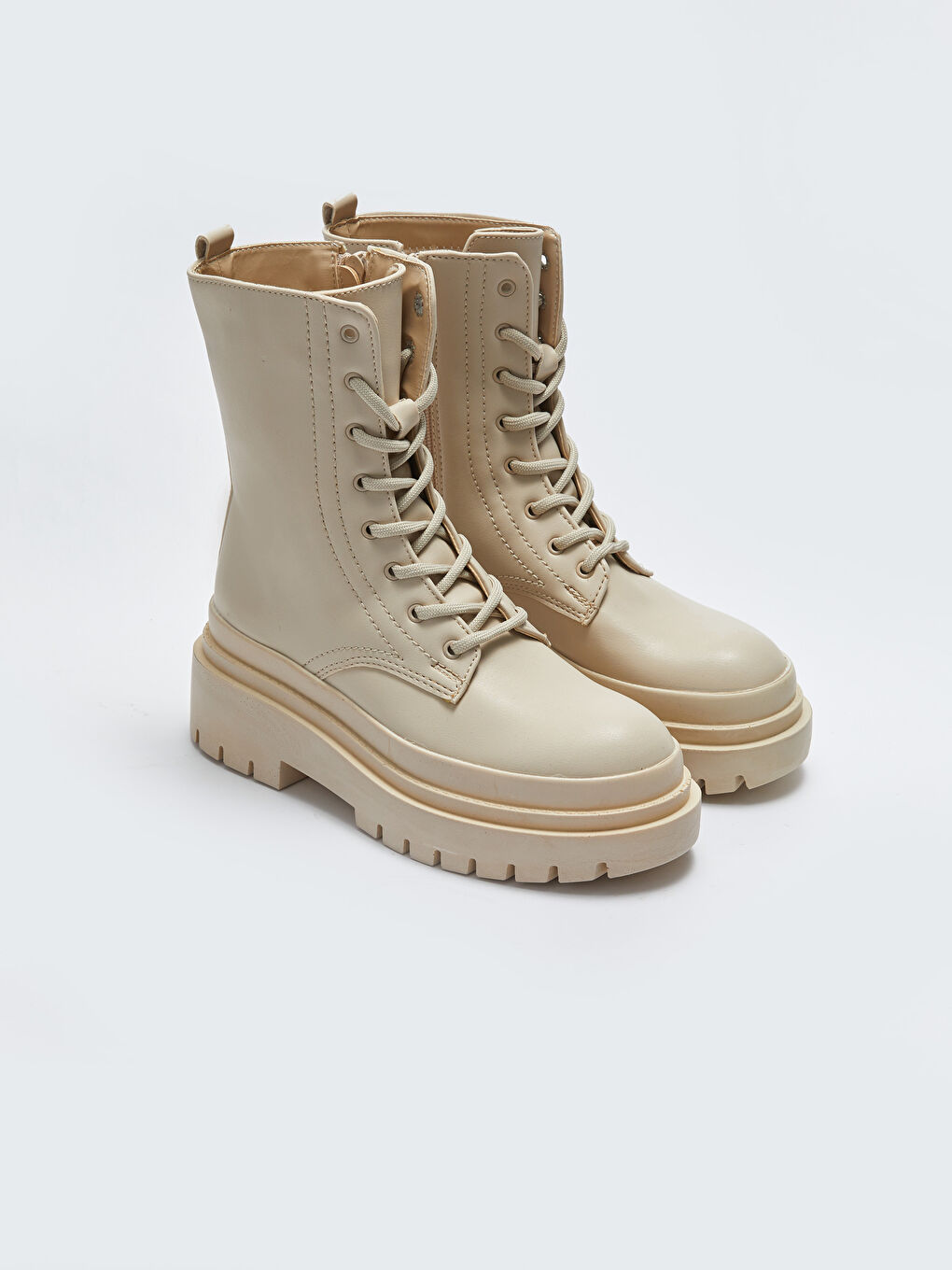 Bej Deri Görünümlü Kadın Kalın Taban Bot