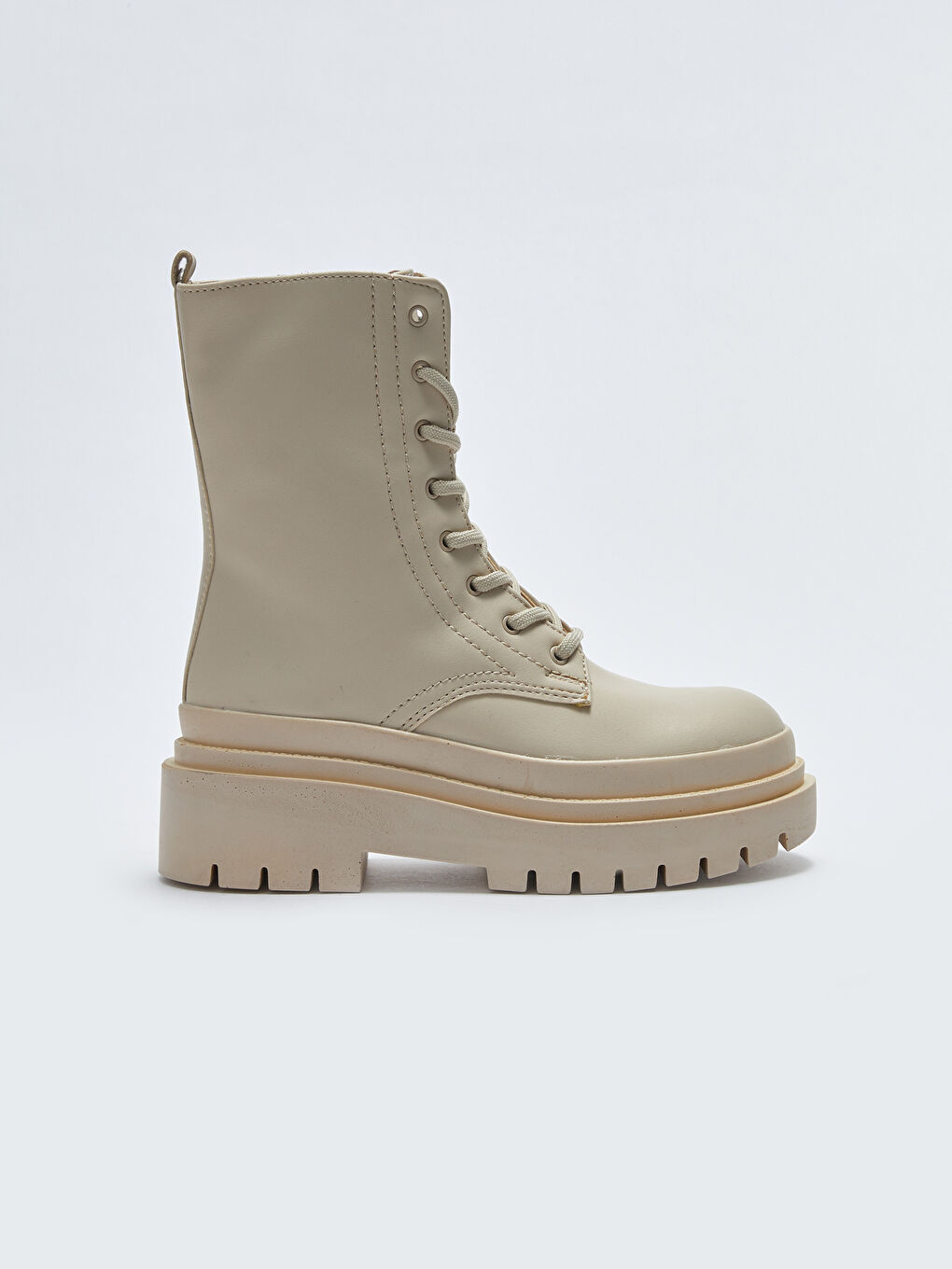 Bej Deri Görünümlü Kadın Kalın Taban Bot-1