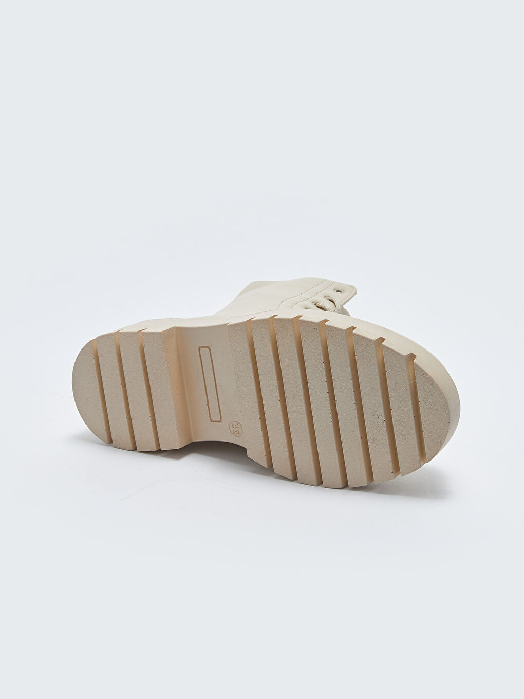 Bej Deri Görünümlü Kadın Kalın Taban Bot-3