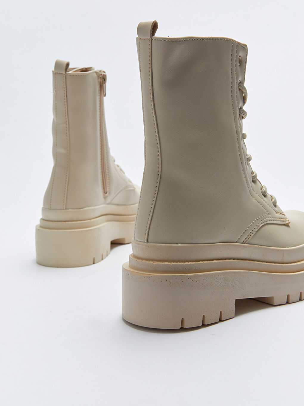 Bej Deri Görünümlü Kadın Kalın Taban Bot-4