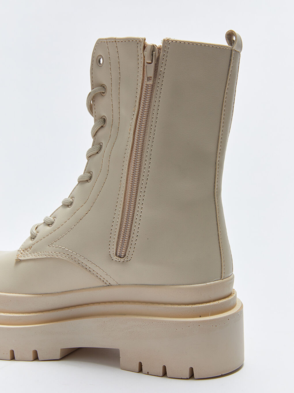 Bej Deri Görünümlü Kadın Kalın Taban Bot-5