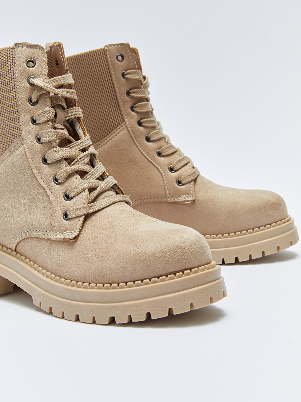 Bej Deri Görünümlü Bağcıklı Kadın Bot-2