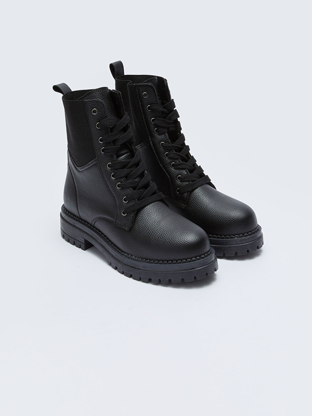 Siyah Deri Görünümlü Bağcıklı Kadın Bot