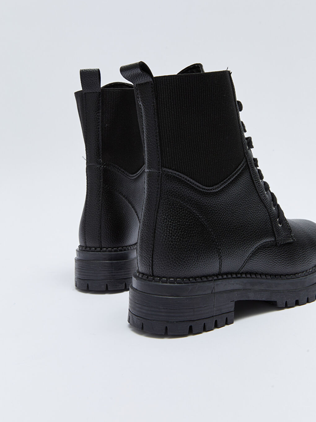 Siyah Deri Görünümlü Bağcıklı Kadın Bot-4