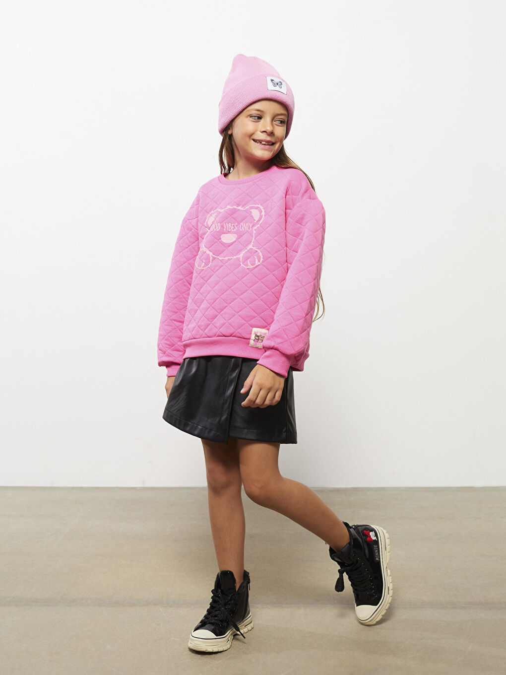 قبعة صغيرة مطبوع عليها علامة الفراشة للبنات-1