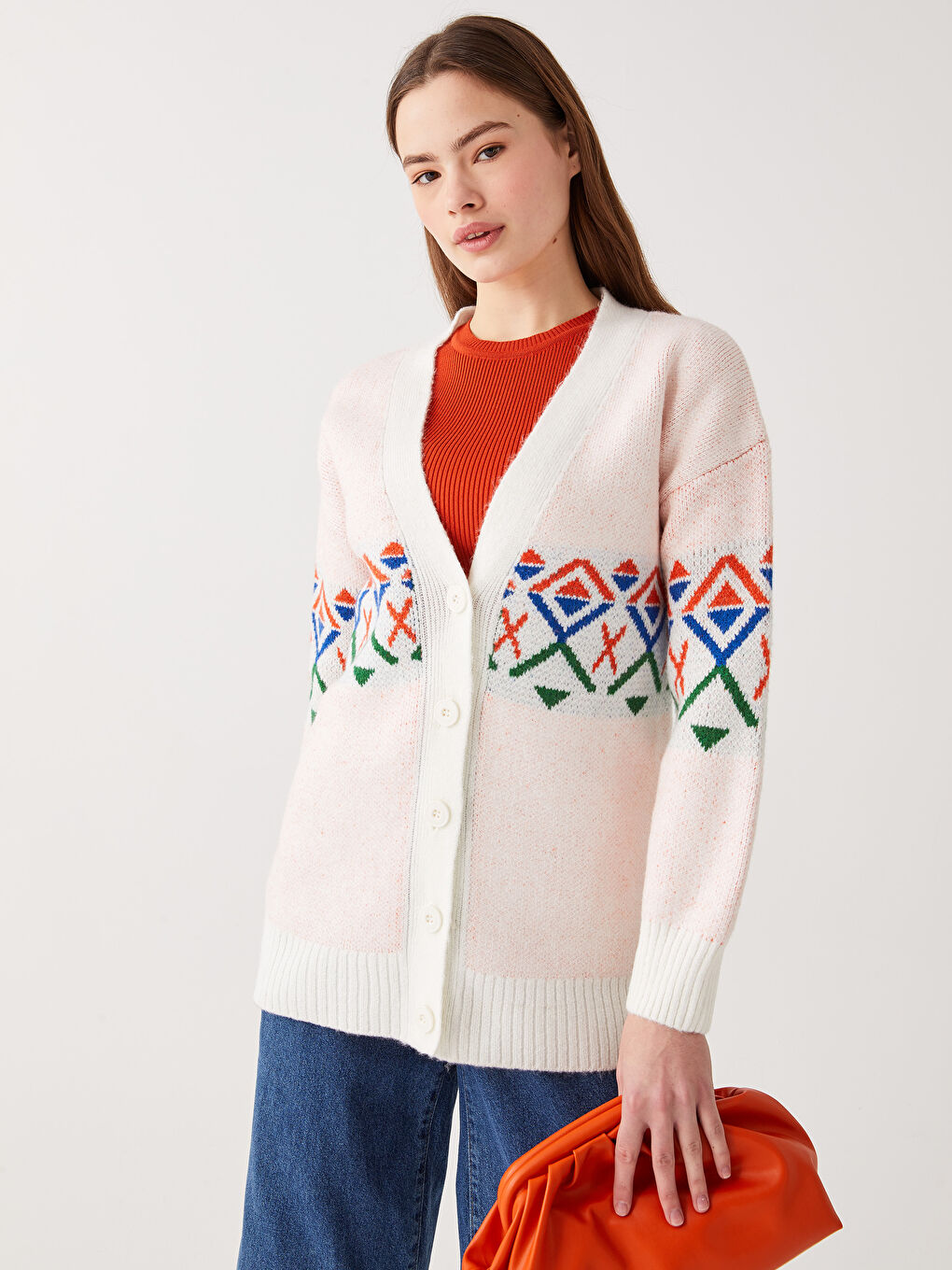 Ekru V Yaka Desenli Uzun Kollu Kadın Hırka