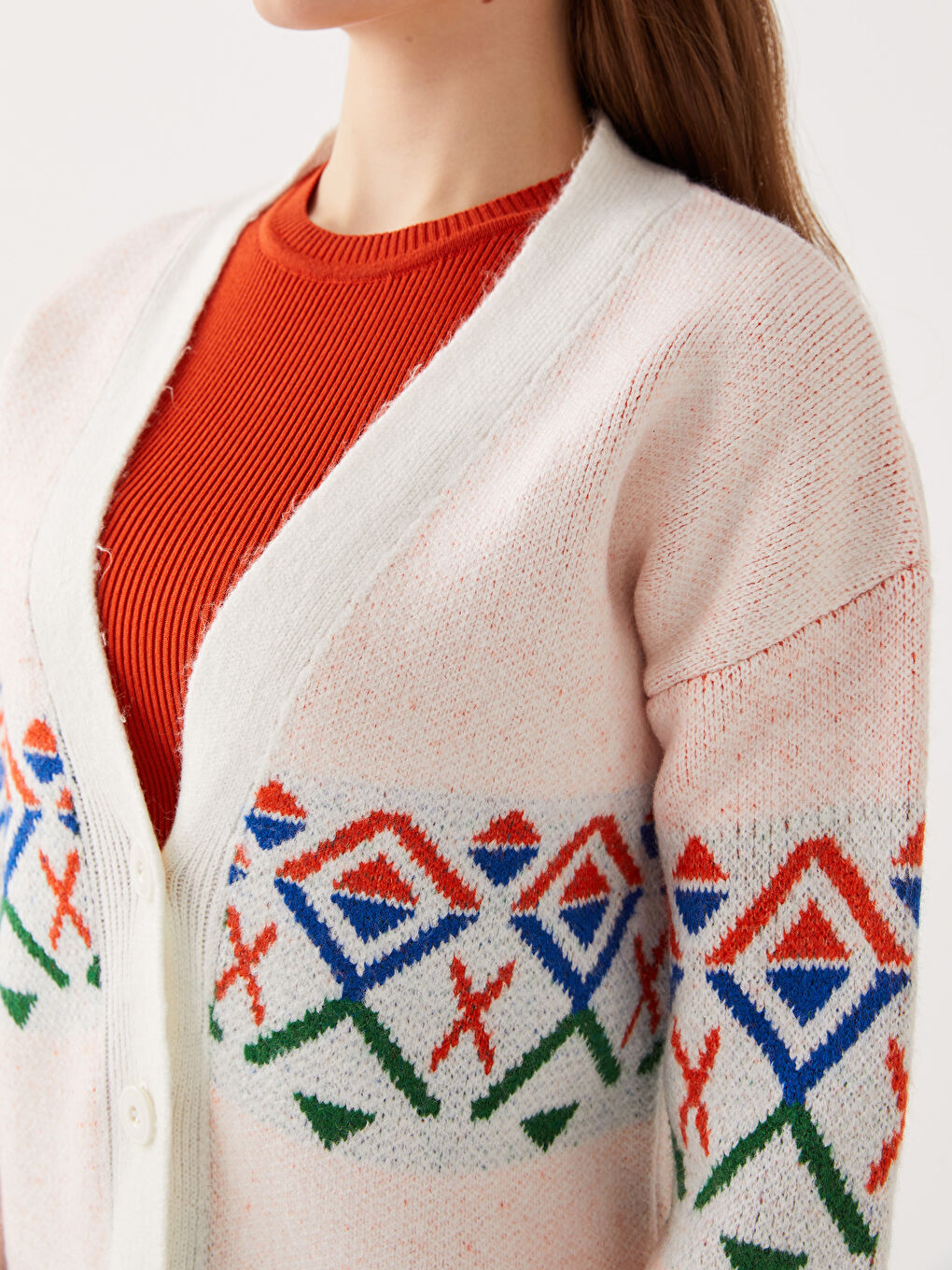 Ekru V Yaka Desenli Uzun Kollu Kadın Hırka-3