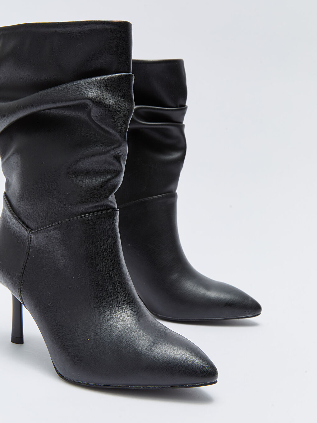 Siyah Deri Görünümlü Topuklu Kadın Bot-2