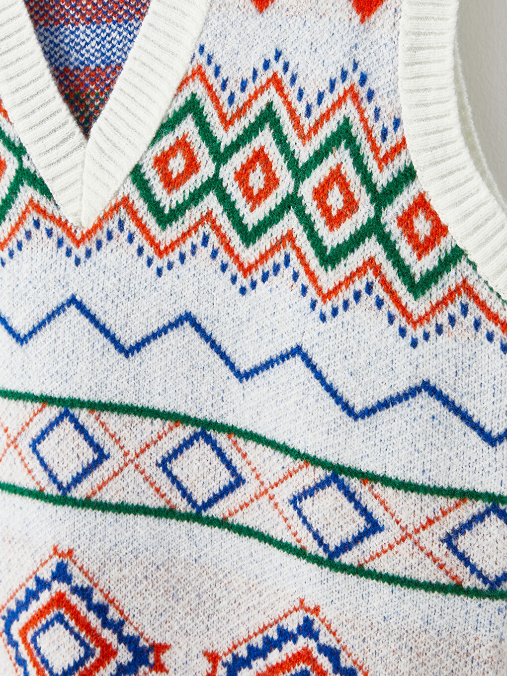 Светр Трикотажний Жіночий Візерунковий З V-подібним Вирізом-7