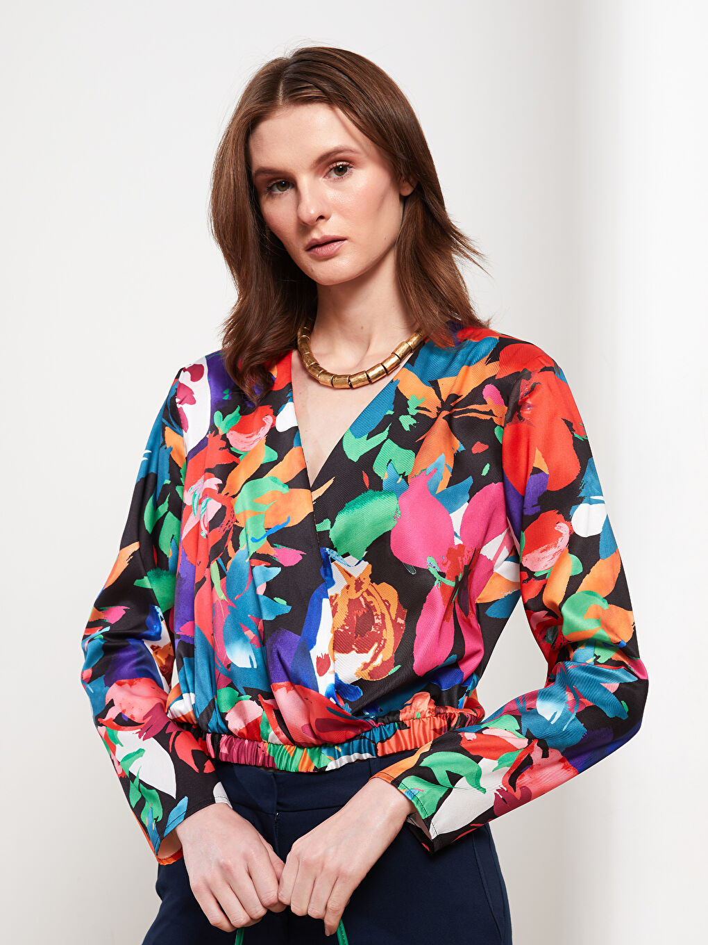 Kırmızı Kruvaze Yaka Desenli Uzun Kollu Saten Kadın Bluz-2