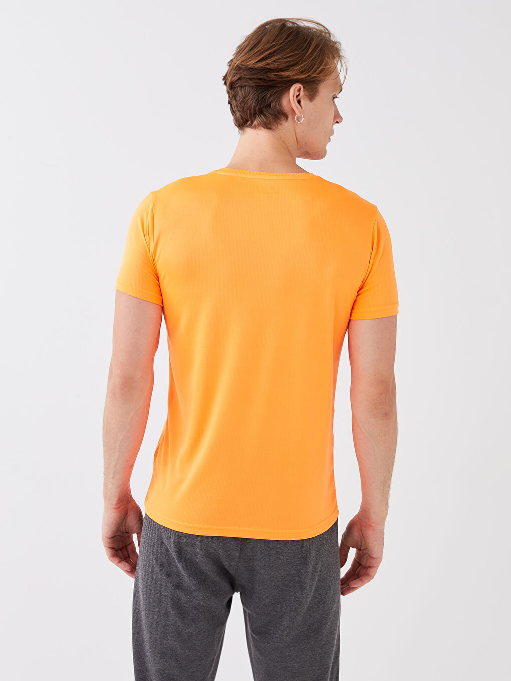 تيشيرت رياضي كم قصير بياقة دائرية للرجال-4